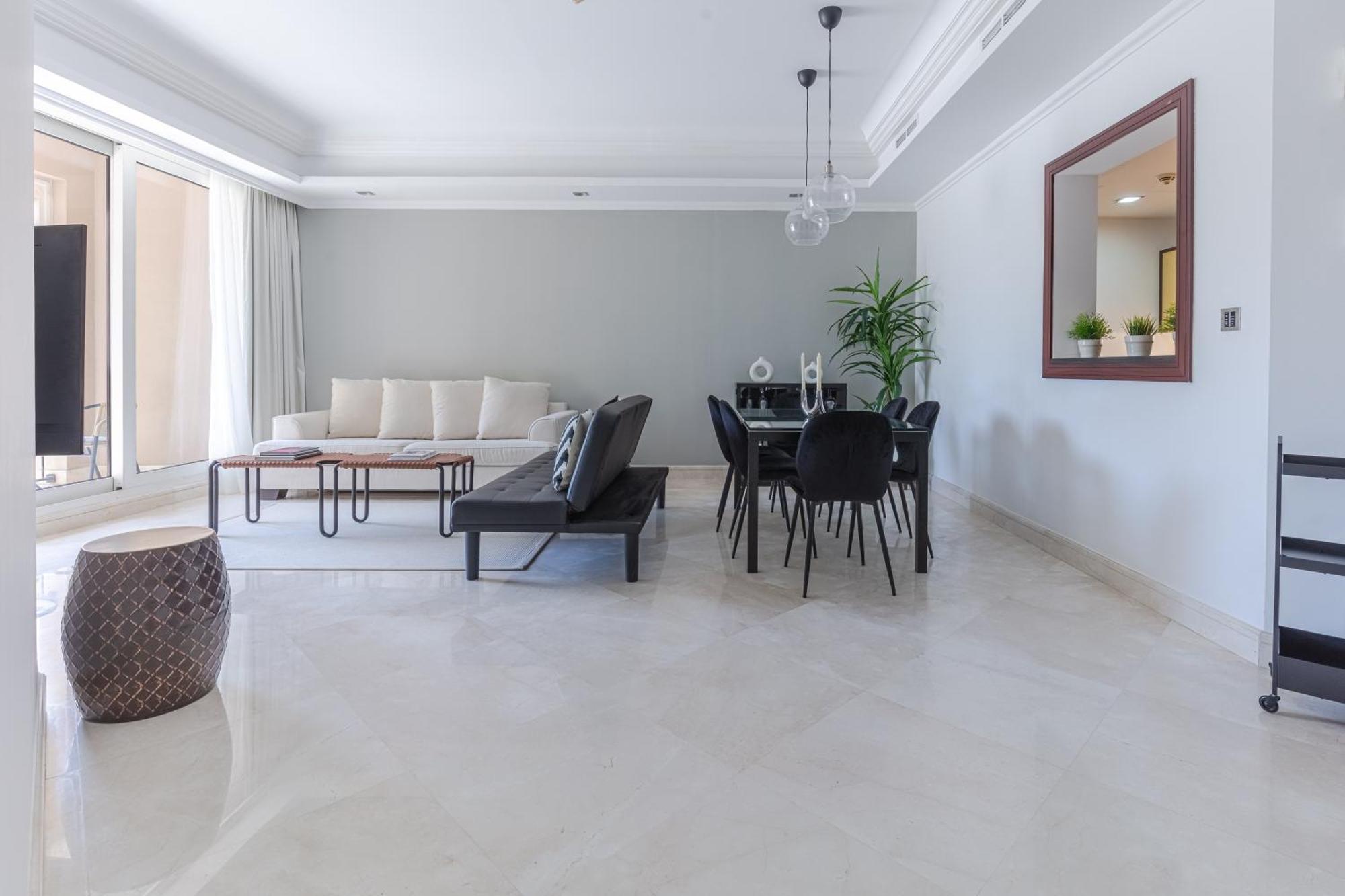 1-bedroom With Pool Apartment *